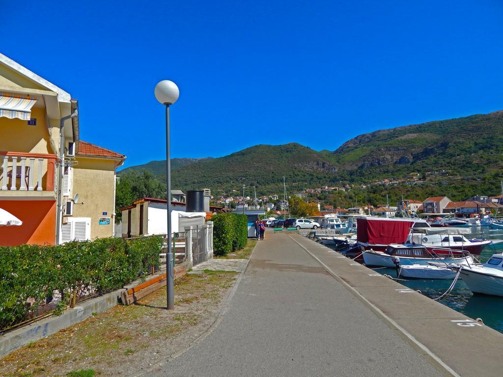Apartmani Sindik Tivat Eksteriør billede