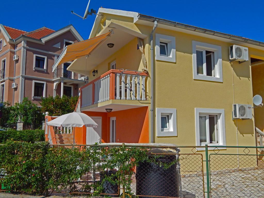Apartmani Sindik Tivat Eksteriør billede